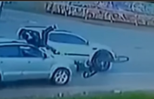 Motorista que atropelou e matou ciclista em Laguna é interrogado pela Polícia Civil