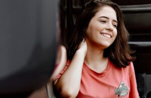 Aline de apenas 15 anos deve ser internada novamente por suposta complicações de vacina