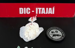 POLÍCIA CIVIL PRENDE EM FLAGRANTE HOMEM SUSPEITO POR TRÁFICO DE DROGAS EM ITAJAÍ