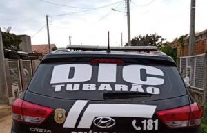 DIC DE TUBARÃO PRENDE EM FLAGRANTE INVESTIGADA PELO CRIME DE TRÁFICO DE DROGAS