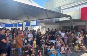 Mais de 3 mil pessoas prestigiam estreia do Domingo em Família em Tubarão