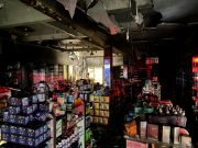 Comércio é completamente destruído após incêndio no centro de Turvo