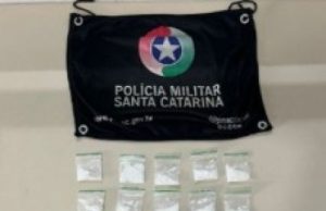 Adolescente de 17 anos é apreendido vendendo cocaína em Tubarão