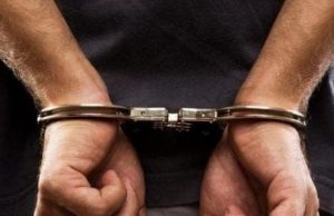 Homem acusado de estupro é preso ao ser flagrado dirigindo na região