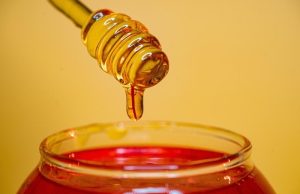 Tarifaço de Trump ameaça exportações e põe em alerta produtores de mel da região