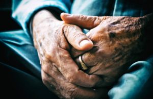 Neto é detido após agredir a própria avó e destruir residência de idosa