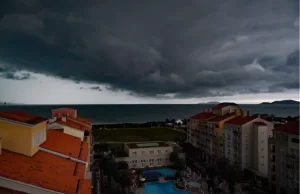 Ciclone extratropical avança sobre Santa Catarina e eleva risco de temporais nesta sexta-feira