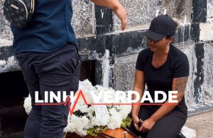 Despedida comovente: mãe chora ao enterrar filho de 11 anos assassinado pelo próprio pai em João Pessoa