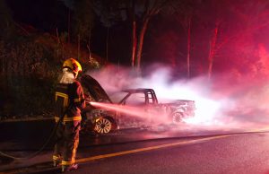 Incêndio em veículo mobiliza bombeiros na Rodovia Municipal Félix Simon, em Treze de Maio