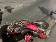 Grave acidente deixa motociclista ferido na SC-100, em Jaguaruna