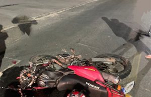Grave acidente deixa motociclista ferido na SC-100, em Jaguaruna