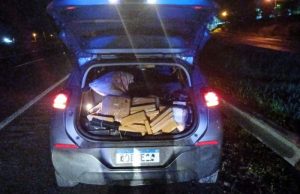 Menor de idade é apreendido com 300 quilos de maconha e carro roubado após perseguição na BR-101