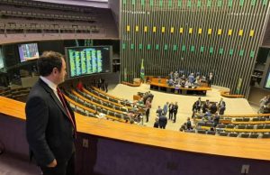 Glauber Braga (PSOL-RJ) tem mandato suspenso por seis meses por quebra de decoro